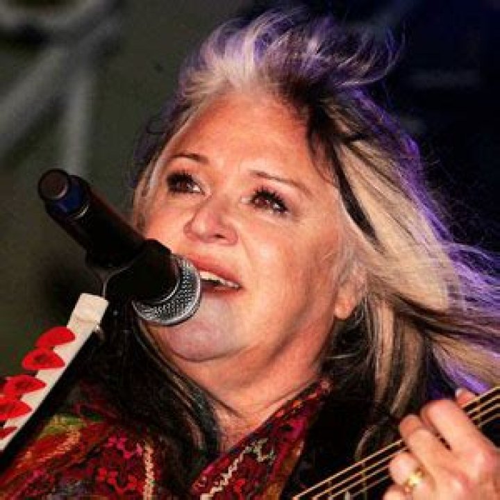 How Much Money Does Melanie Safka Make? Latest Melanie Safka Net Worth Income Salary