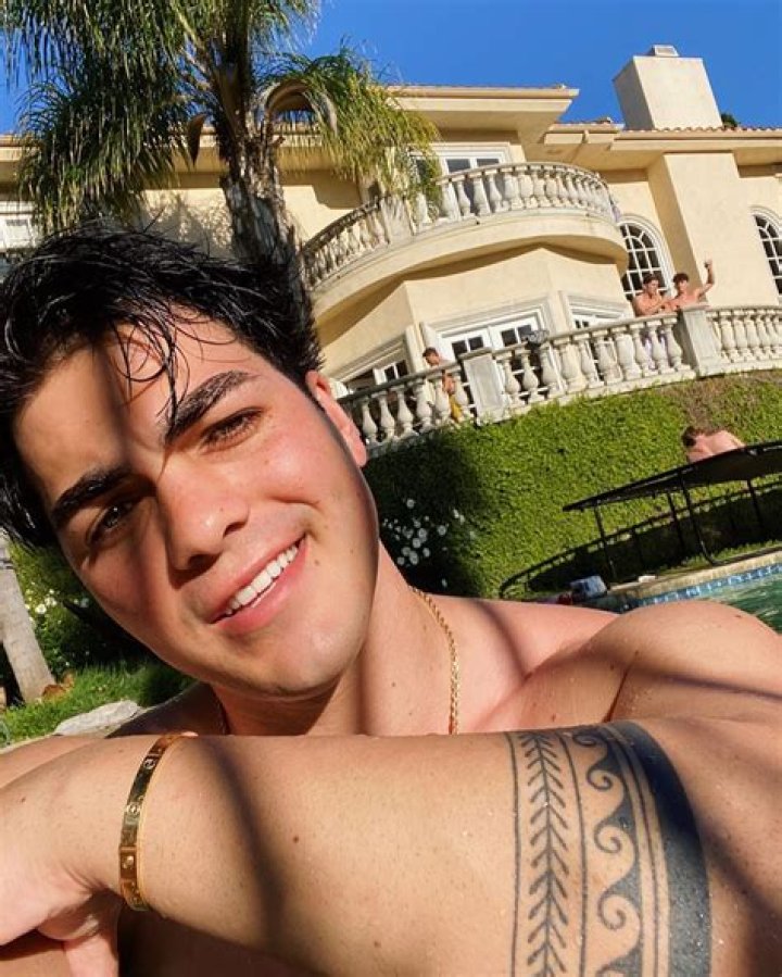 
How old is Thomas Petrou? Age, Height, Net Worth, Girlfriend 