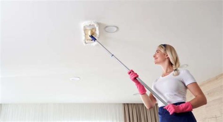 How to clean a ceiling before painting