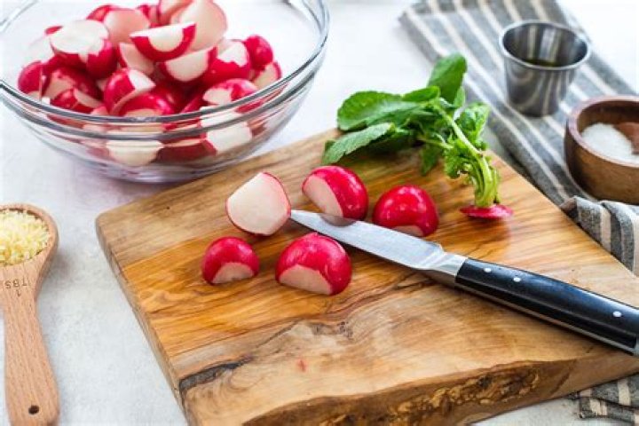 How to store cut radishes