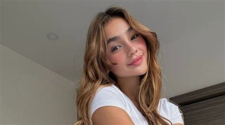 
Ilulia Valentina Height, Weight, Net Worth, Age, Birthday, Wikipedia, Who, Nationality, Biography 