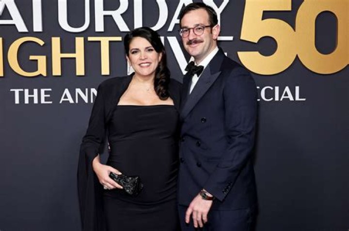 Is Cecily Strong pregnant? Wiki: Partner, Married, Weight Gain, Net Worth, Dating