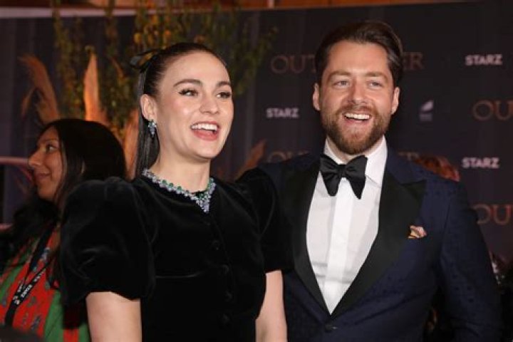 Is Sophie Skelton Related To Red Skelton? Her Boyfriend In 2022- Who Is Novio?