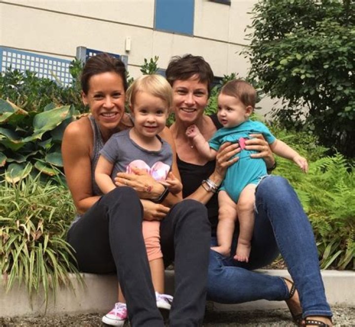 Is Stephanie Gosk Gay or Lesbian, Who is the Wife or Partner – Jenna Wolfe?
