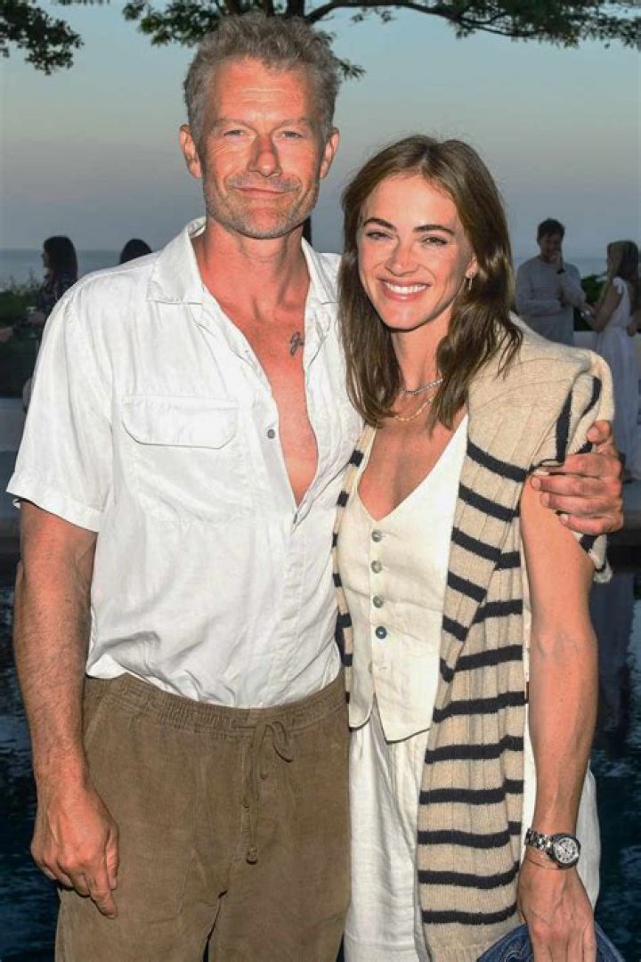 James Badge Dale: Girlfriend, net worth, tattoos, smoking & body facts