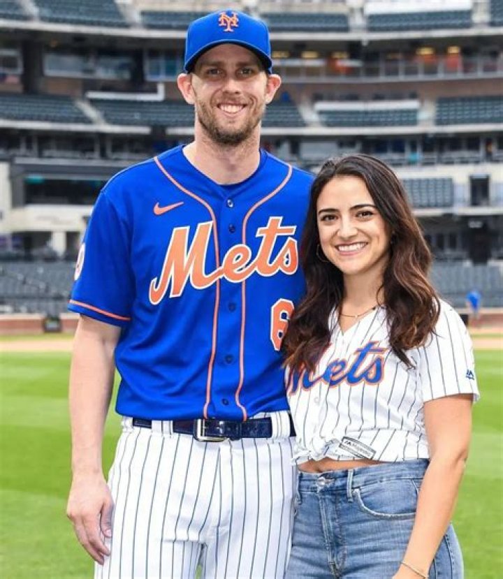 Jeff McNeil Salary, Net Worth, Middle Name, Nickname, Dog, Number, Contract, Trade