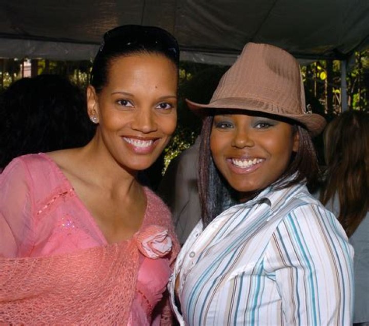 Jennifer Mills-Headley Net Worth