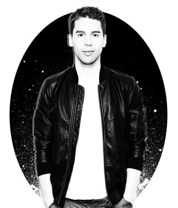 Jordan Gavaris Net Worth