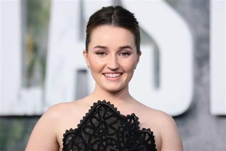 Kaitlyn Dever Biography, Age, Net Worth, Movies And TV Shows, Modern Family And News