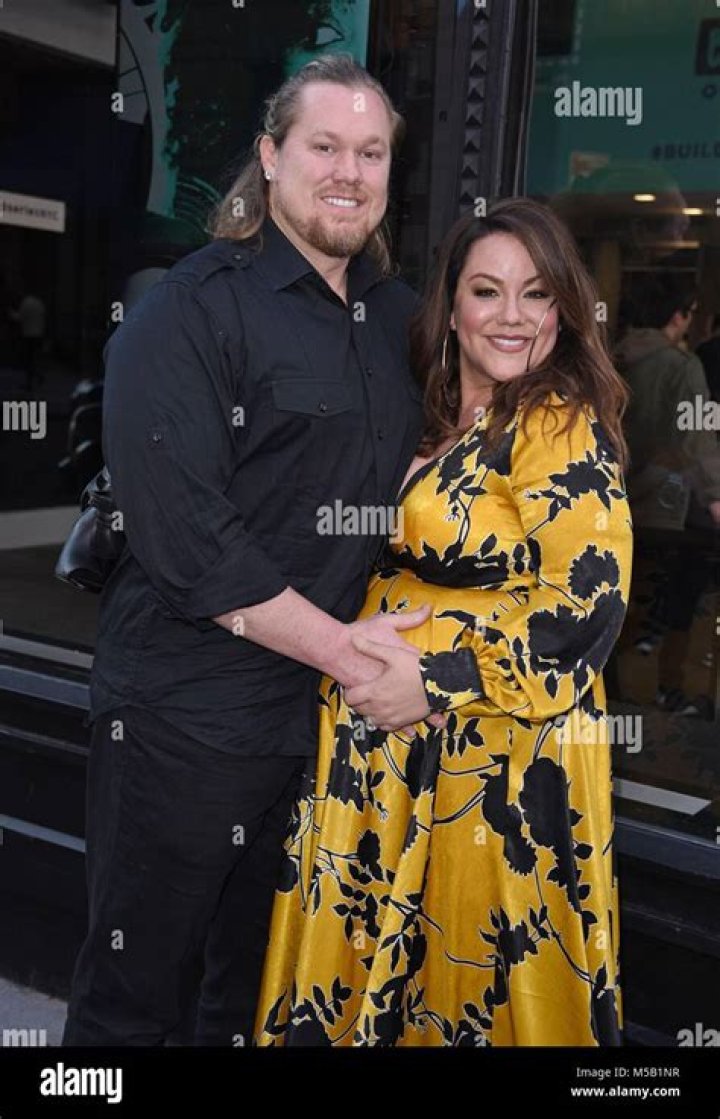 Katy Mixon, Pregnant, Married, Husband, Dating, Boyfriend, Children