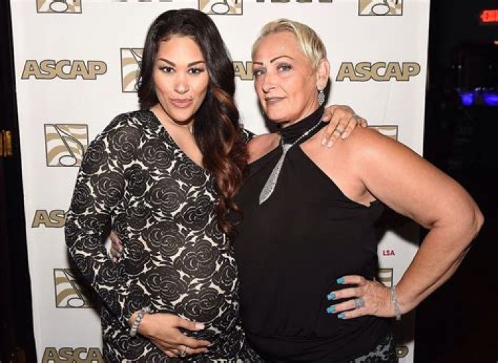 Keke Wyatt: Husband, net worth, tattoos, smoking & body measurements