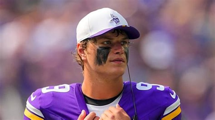 Kelly McCarthy Net Worth