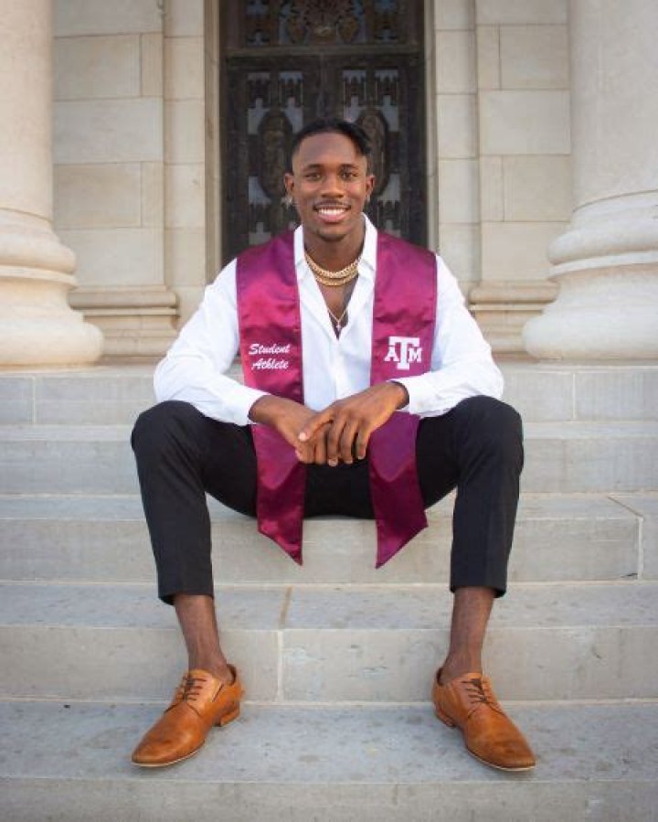 
Kemah Siverand Height, Weight, Net Worth, Age, Birthday, Wikipedia, Who, Instagram, Biography 