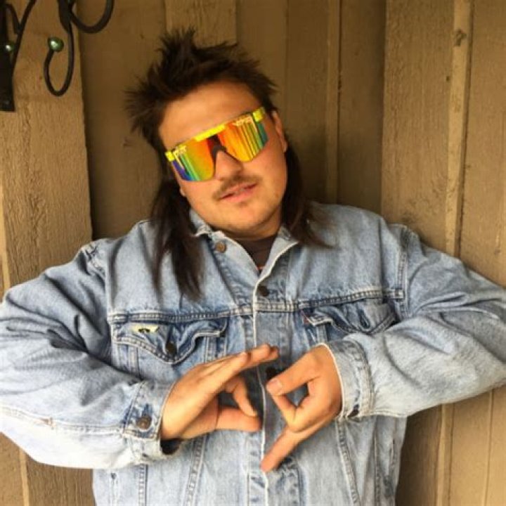 Larry Enticer Age, Height, Wiki, Net Worth, Sunglasses, Bio