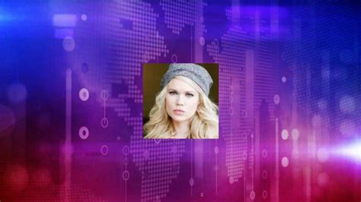 Laura Elizabeth Hall Net Worth