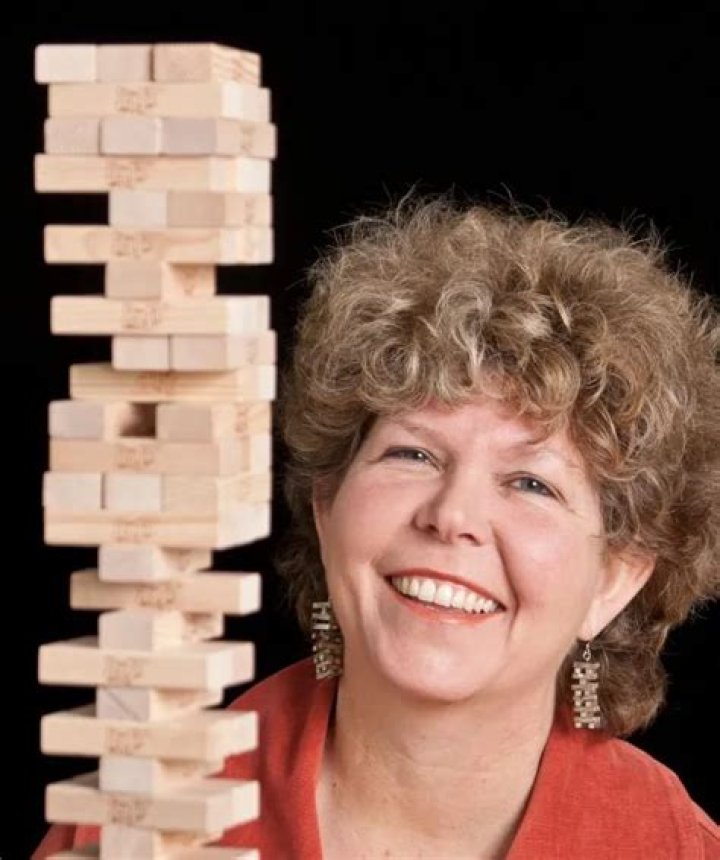 Leslie Scott Net Worth