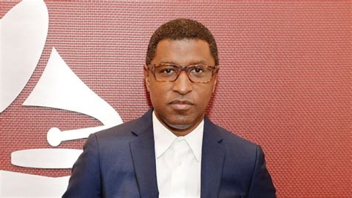 Louis Edmonds Net Worth