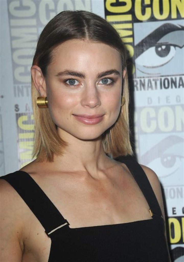Lucy Fry Height, Weight, Body Measurements, Bra Size, Shoe Size