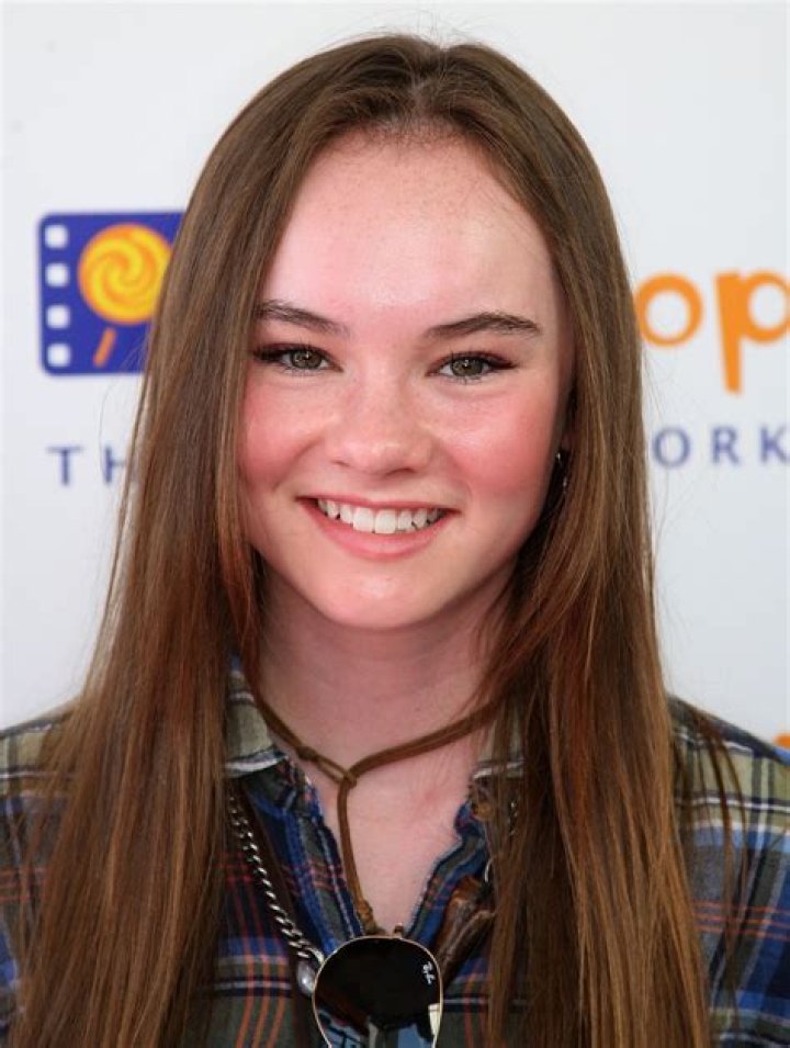Madeline Carroll: Single, net worth, tattoos, smoking & body measurements