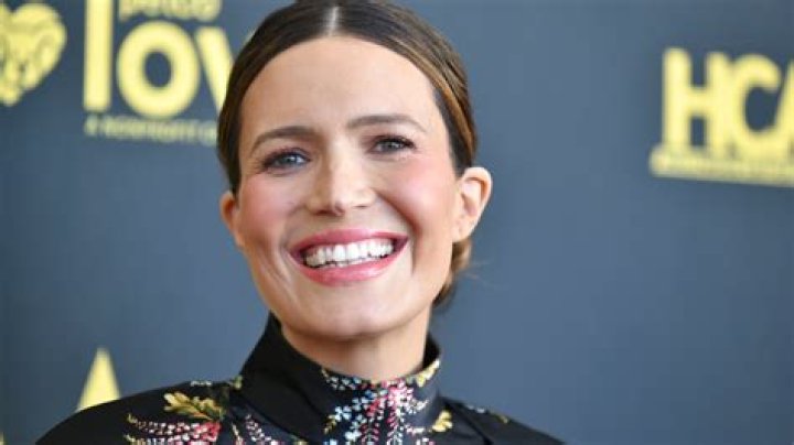 
Mandy Moore Shows Baby Bump In Glam Style At 8 Months Pregnant 
