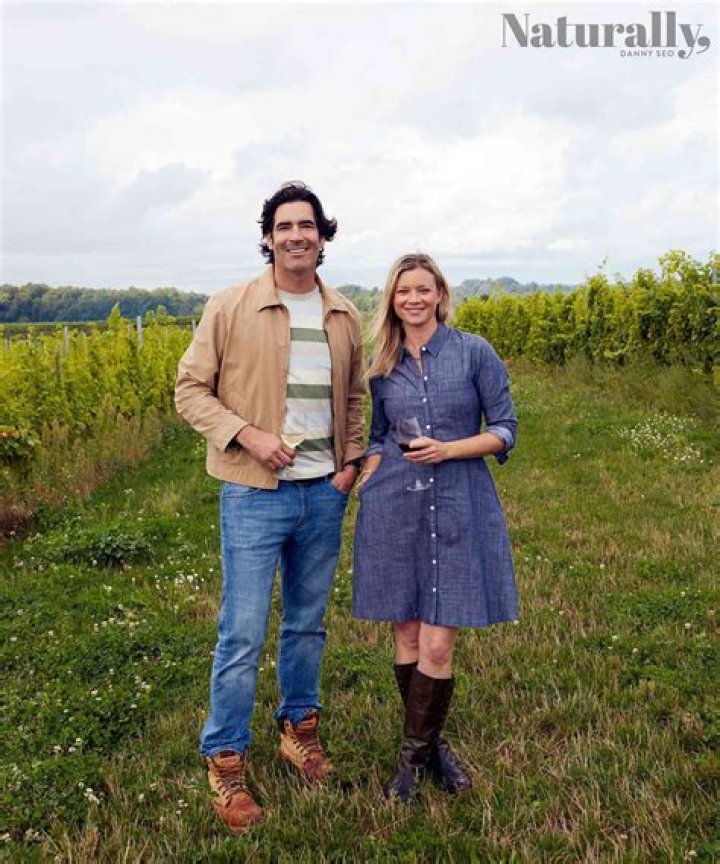 Meet Amy Smart Daughter Flora Oosterhouse- Age And Birthday Details