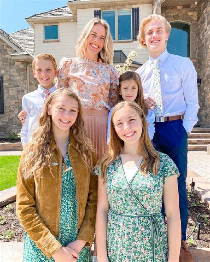 Meet Grace Calder From The Outlaws – Here Is Everything To Know About The Actress