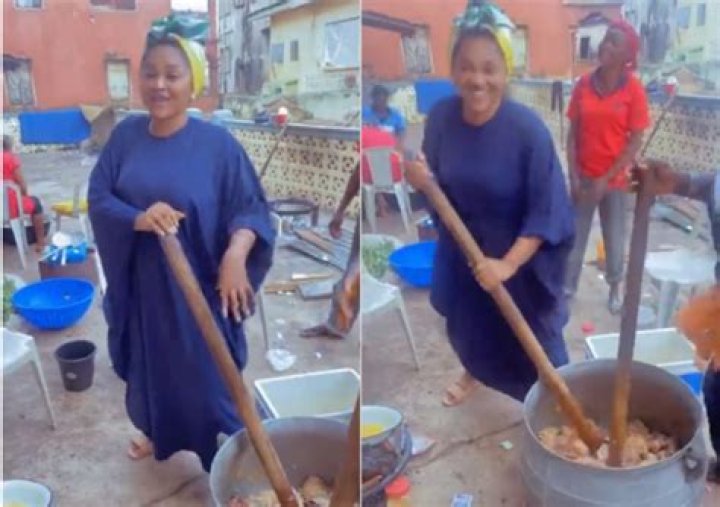 
Mercy Aigbe assists older housewives to cook in her husband’s home 