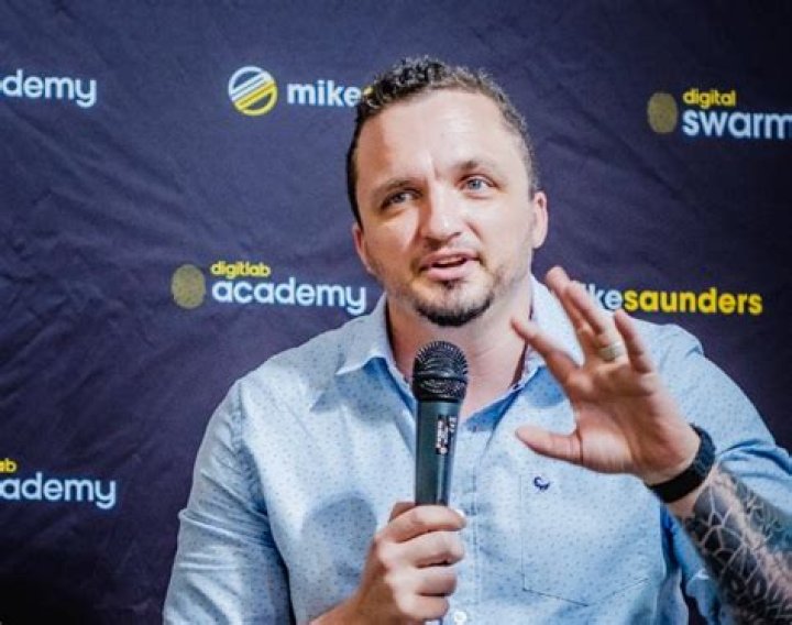 Mike Saunders (Canadian football)