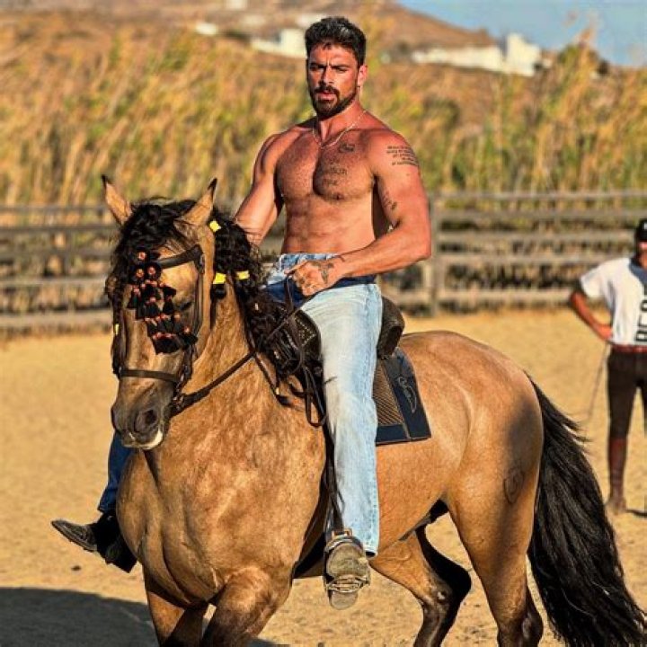 
Mikele Colasurdo Height, Weight, Net Worth, Age, Birthday, Wikipedia, Who, Nationality, Biography 