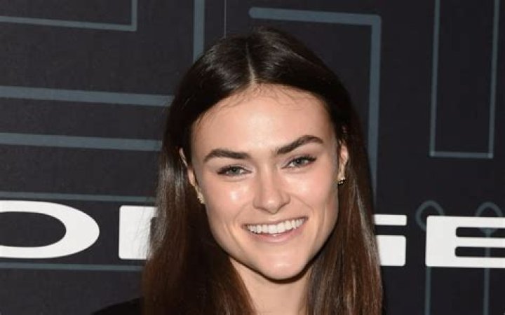 Myla Dalbesio Height, Weight, Body Measurements, Bra Size, Shoe Size