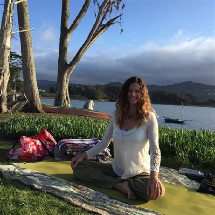 Naked Truth Of Andrea Elson – Where is she today? Biography