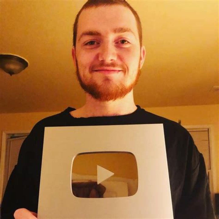 Napom Bio, Age, Family, Education, Relationship, Children, Career, Nationality, Net Worth, Measurements, Accomplishment, Facebook, Instagram, Twitter