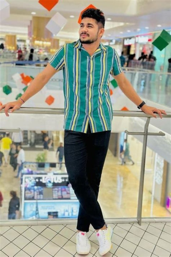 
Naveen Sharma Height, Weight, Net Worth, Age, Birthday, Wikipedia, Who, Nationality, Biography 