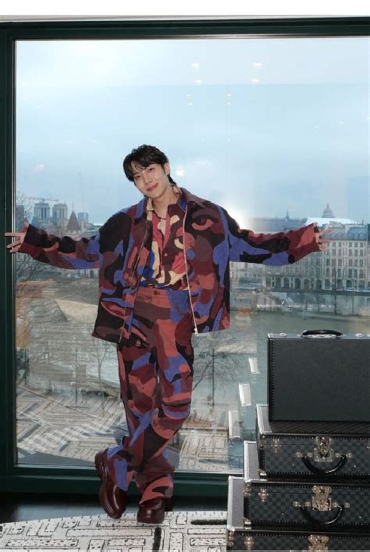 
NewJeans’ Danielle Is Now The Global Ambassador Of Burberry 