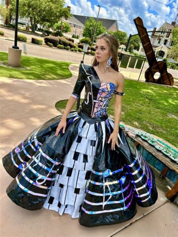 
PICTURES: Kitchener Duct Tape Prom Dress Photos and Videos Goes Viral 