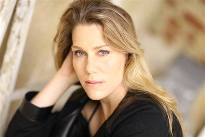 Rachel Whitman Groves Net Worth