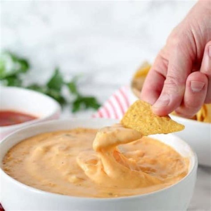 Real Cheese Queso Dip (no Velveeta)