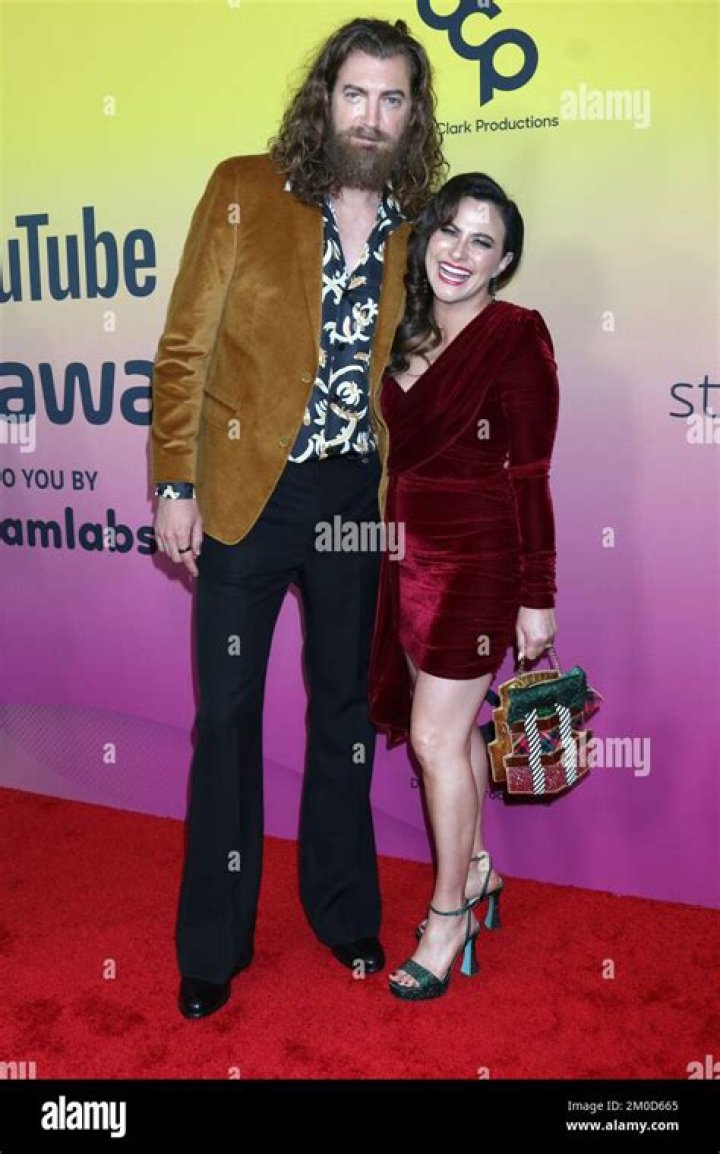 Rhett James McLaughlin Married, Wife, Children, Net Worth, Height, Age, Wiki, Bio