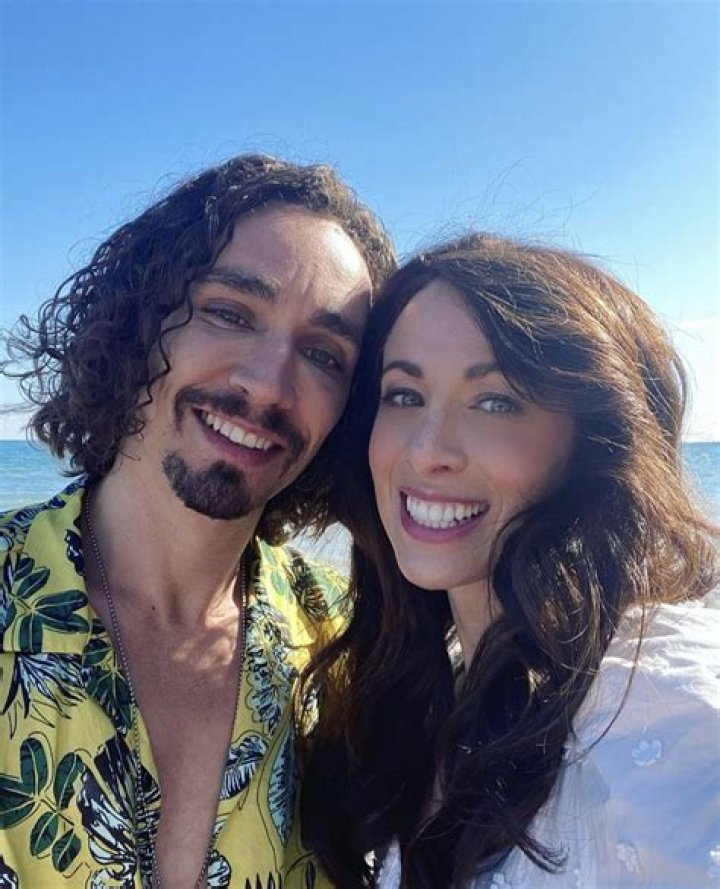 Robert Sheehan Gay: Bio, Wiki, Age, Joe Sheehan, Girlfriend, Misfits, Movies, TV Shows and Net Worth