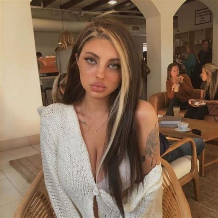 Shannon Bubb Net Worth, YouTube, Dating, Lesbian, Facts