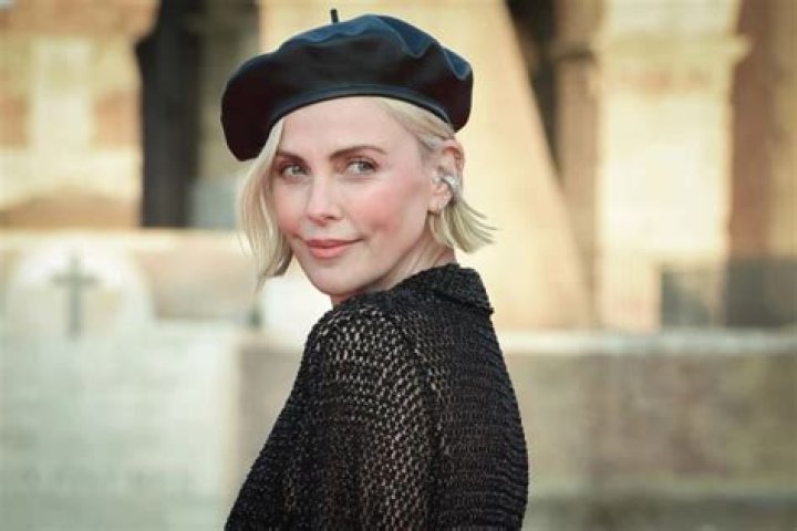 ShayyDee: Early Life, Illness, YouTube, Music & Net Worth