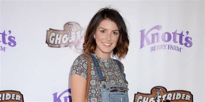 Shenae Grimes Net Worth, Husband, Age, Instagram