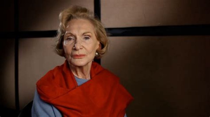 Siân Phillips Net Worth