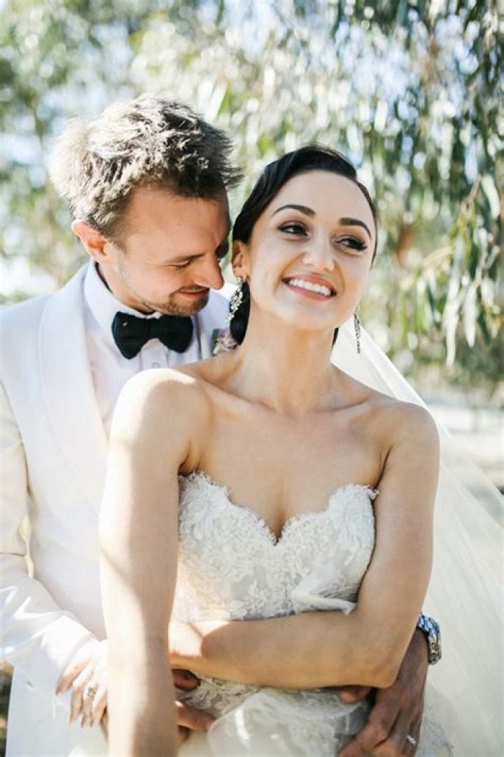 Sophia Katos married to her fiance, Tom Baum in a ceremony!