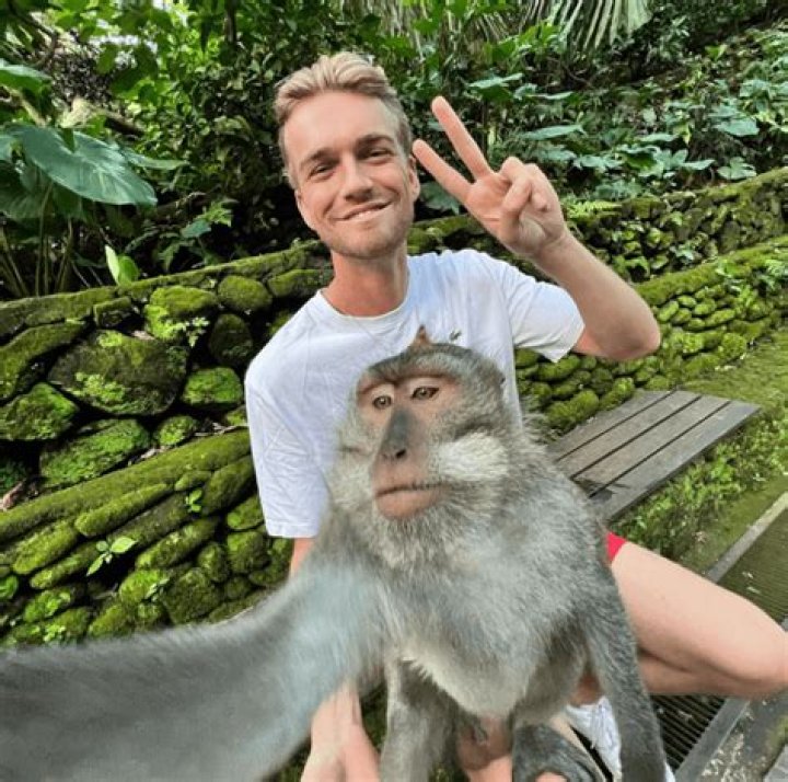 
Stefan de Vries Height, Weight, Net Worth, Age, Birthday, Wikipedia, Who, Nationality, Biography 