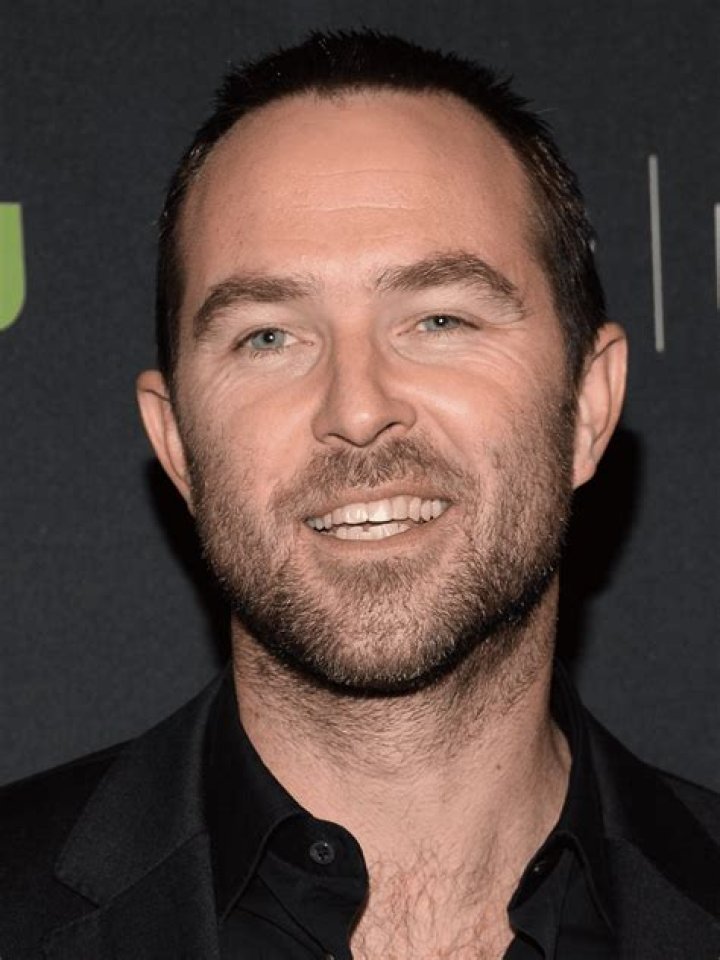 Sullivan Stapleton Bio, Age, Height, Husband, Children, Actor, Movies, and Net Worth
