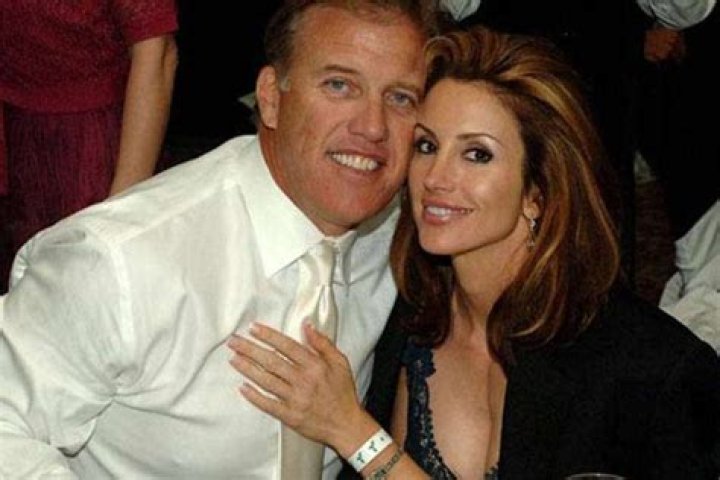 ESPN Football sideline reporter Suzy Kolber is married and has a child?Also more about her salary, contract, and net worth!