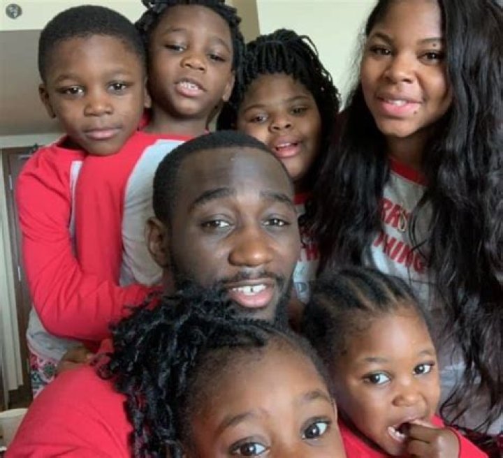 Terence Crawford is not Married to Wife. Dating Girlfriend: Alindra Person. 6 Kids.
