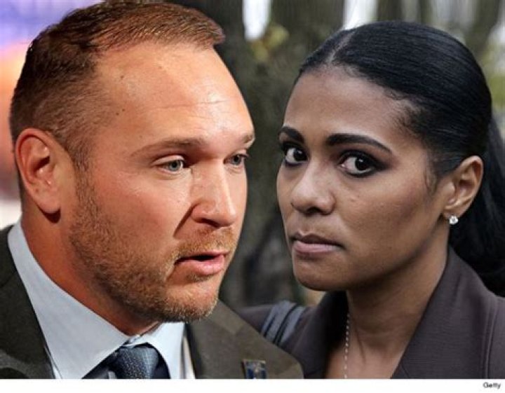 The Truth We Know About Brian Urlacher’s Baby Mama, Tyna Robertson