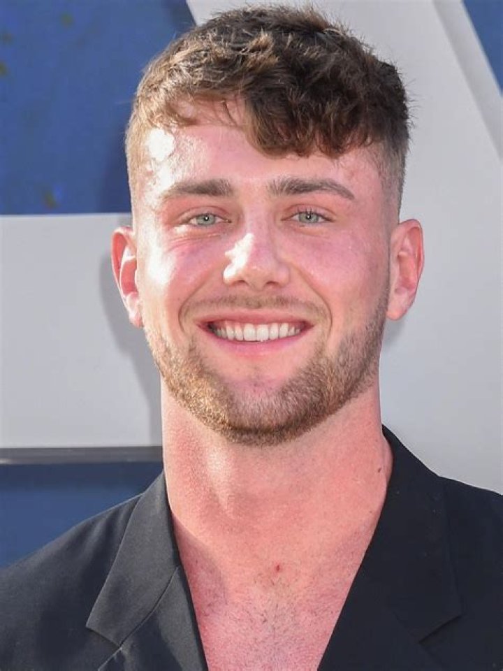 Too Hot To Handle: How Much Is Harry Jowsey Net Worth? Wikipedia Age & Instagram